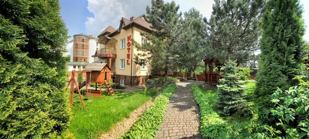 Red Stone Hotel Truskavets Exterior foto